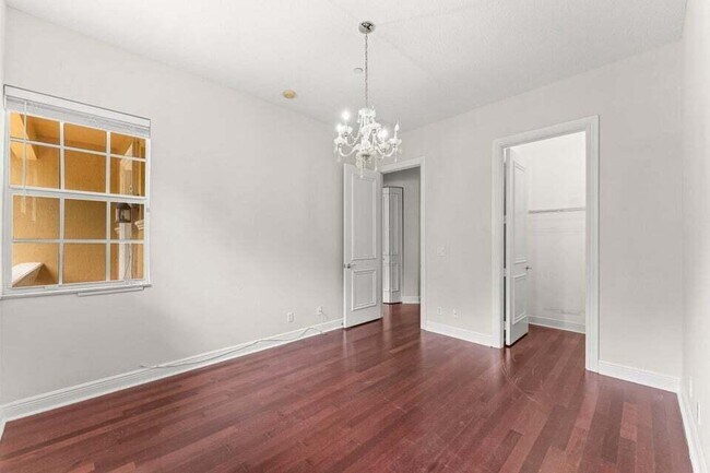 Building Photo - 210 NE 69th Cir