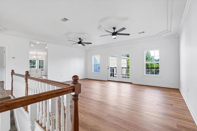 Building Photo - Spacious 5-Bedroom Home on 1.5+ Acres in West Side School District