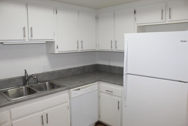 Building Photo - VIA261