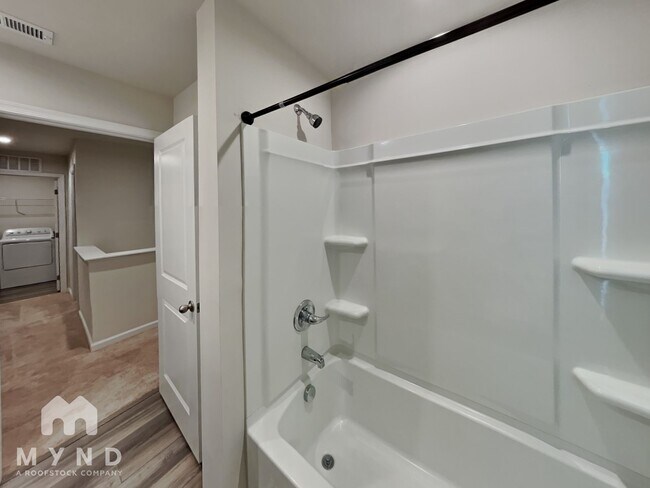 Building Photo - 725 Point Andrews Dr SW