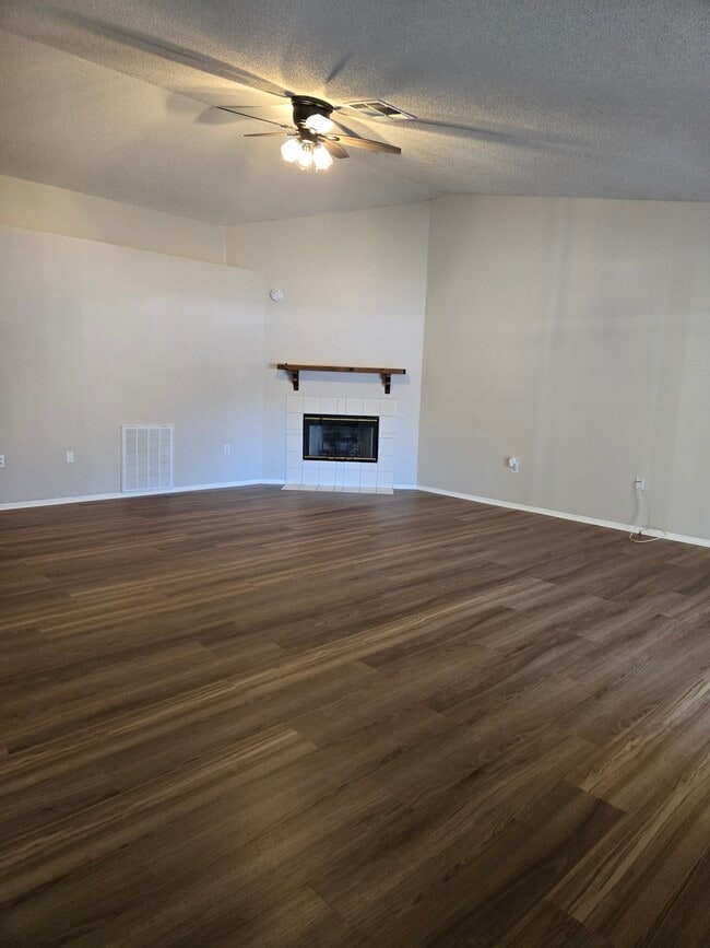 Building Photo - 3543 Diamond Terrace