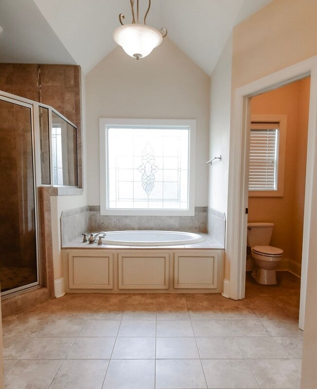 Building Photo - 4 Bedroom 2.5 Bathroom- Small Dogs Considered