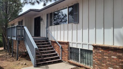 Building Photo - 4 Bed 2.5 Bath with A/C - Available Now!