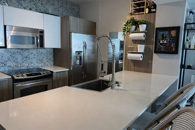 Building Photo - 951 Brickell Ave