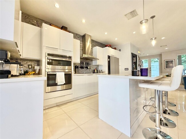 Building Photo - 6415 NW 105th Ct