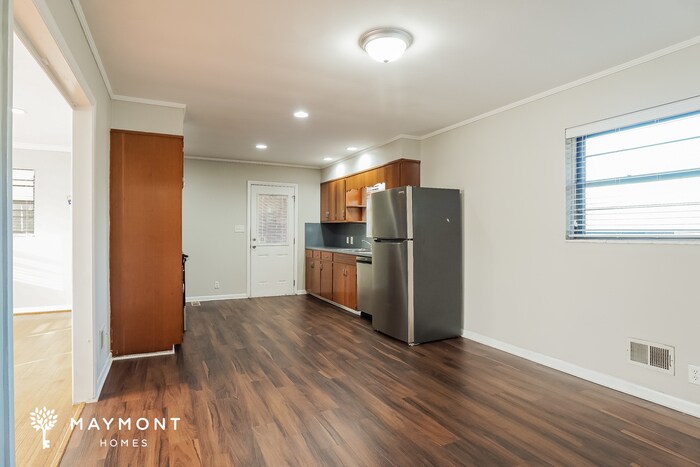 Building Photo - 533 9th Terrace