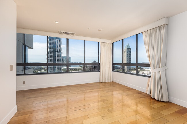 Bedroom - 700 Front St