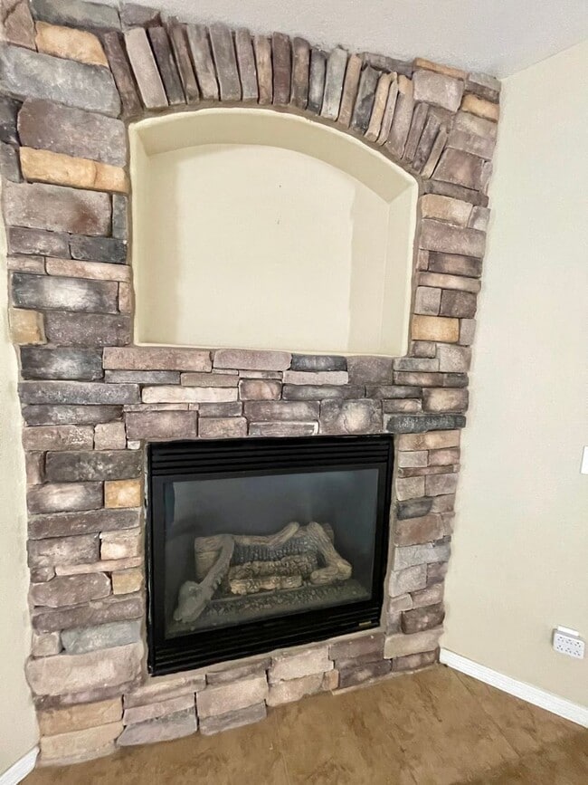 Building Photo - Beautiful 3 Bedroom Home in Cul de Sac!