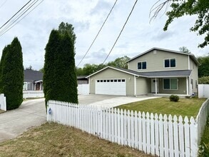 Building Photo - Spacious house in Bremerton.