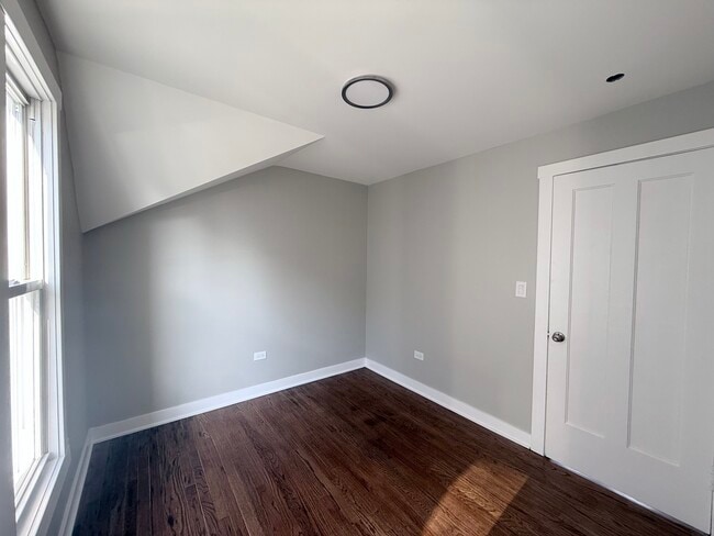 Building Photo - 315 W 111th St