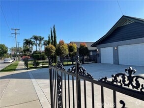 Building Photo - 11801 Loara St