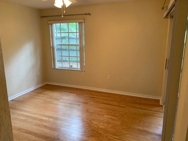 Building Photo - Sutherland Crossing