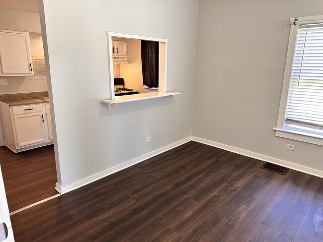 Building Photo - 334 Raymond St