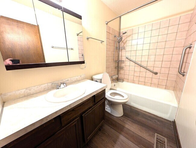 Building Photo - 1331 Johnson St