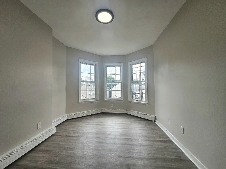 Building Photo - 137 Wilkinson Ave