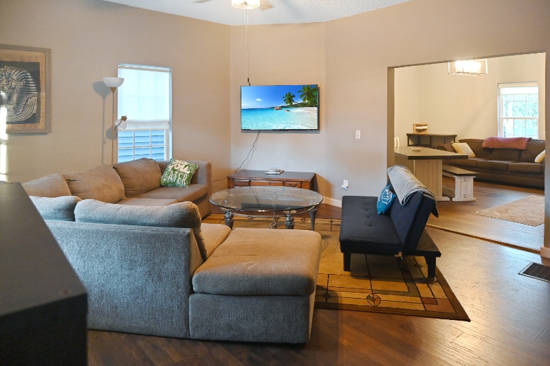 Building Photo - 511 Blades Ave