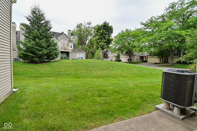Building Photo - 9477 Aberdare Dr