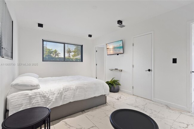 Building Photo - 270 NW 50th St