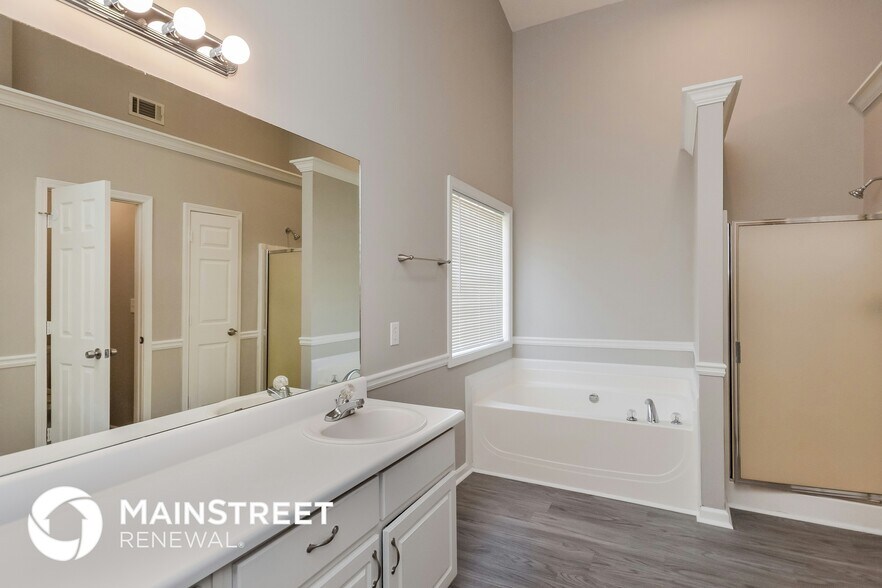 Building Photo - 645 Pebble Blvd