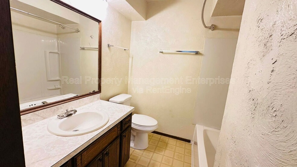 Building Photo - 4816 S Fairmont Ave