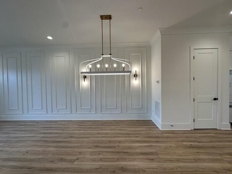 Building Photo - 4802 Moonview Ln