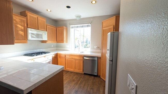Building Photo - 918 Camino De La Reina