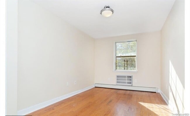 Building Photo - 1002 E 35th St