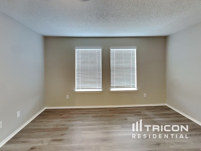 Building Photo - 2728 Monticello Ln