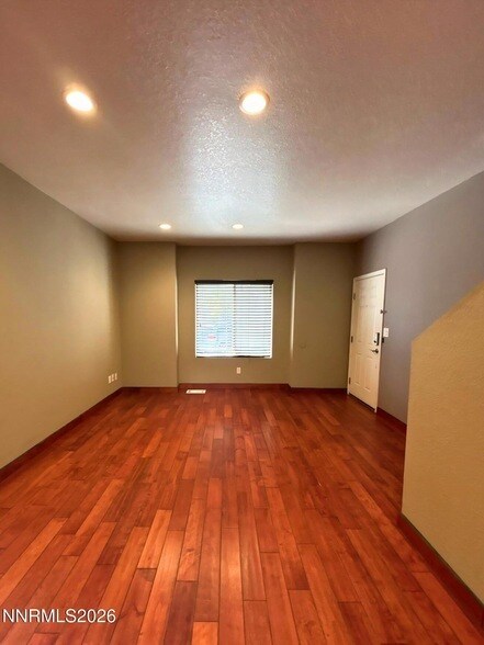 Building Photo - 1319 Powell Ln