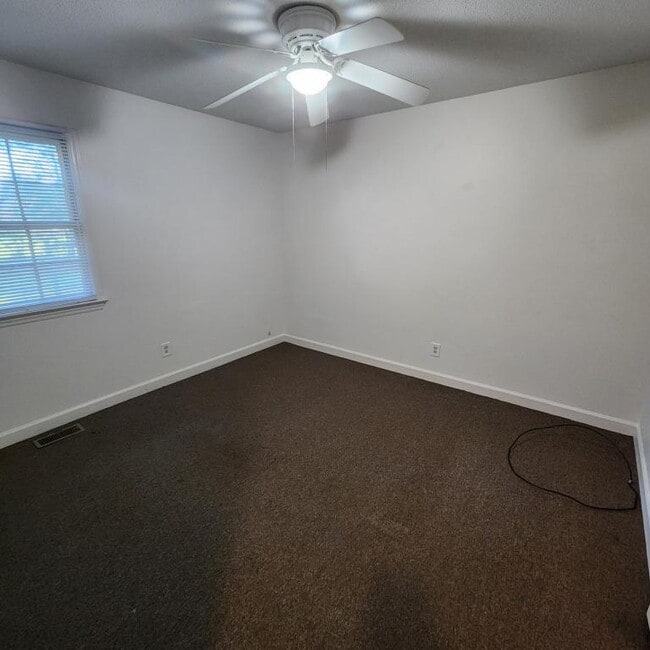 Building Photo - 217 Singletree Dr