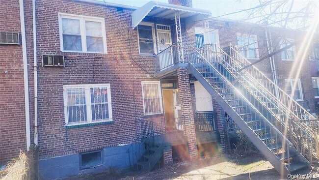Building Photo - 664 Remsen Ave
