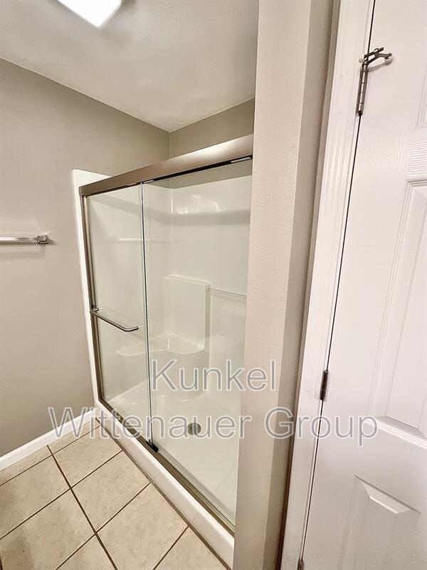 Building Photo - 48 Oak Pointe Cir