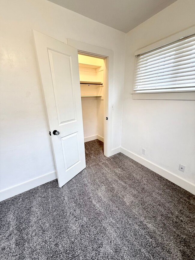 Building Photo - Updated 3BD 1.5BA Home with Bonus Office Space in Central Park!!