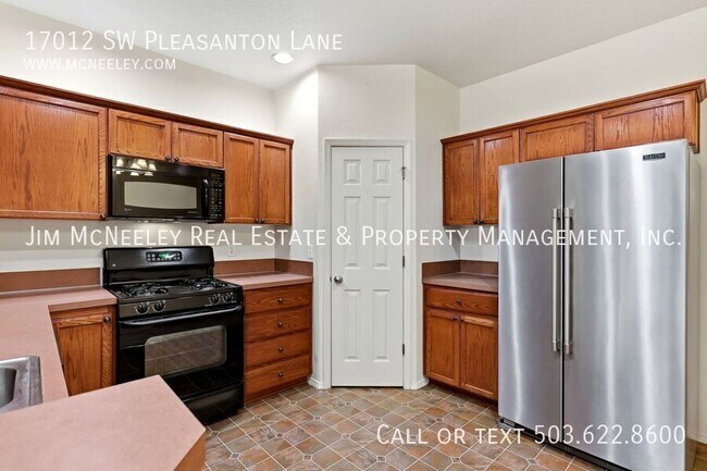 Building Photo - 17012 SW Pleasanton Ln
