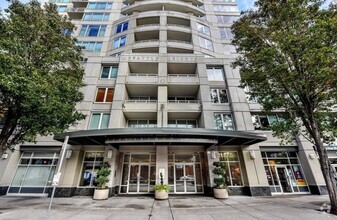 Building Photo - 1 Bedroom Condo with 24 Hour Concierge in...