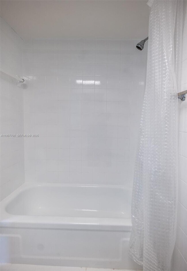 Building Photo - 750 NW 43rd Ave