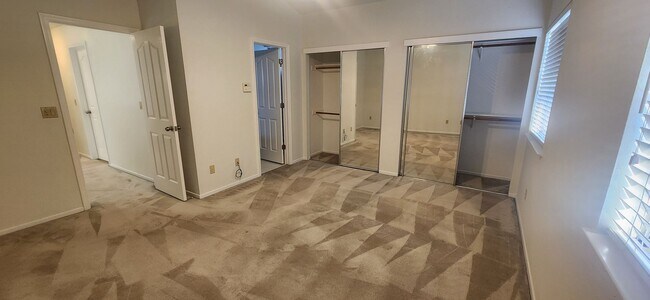 Building Photo - 4 Bedroom Home in Elk Grove