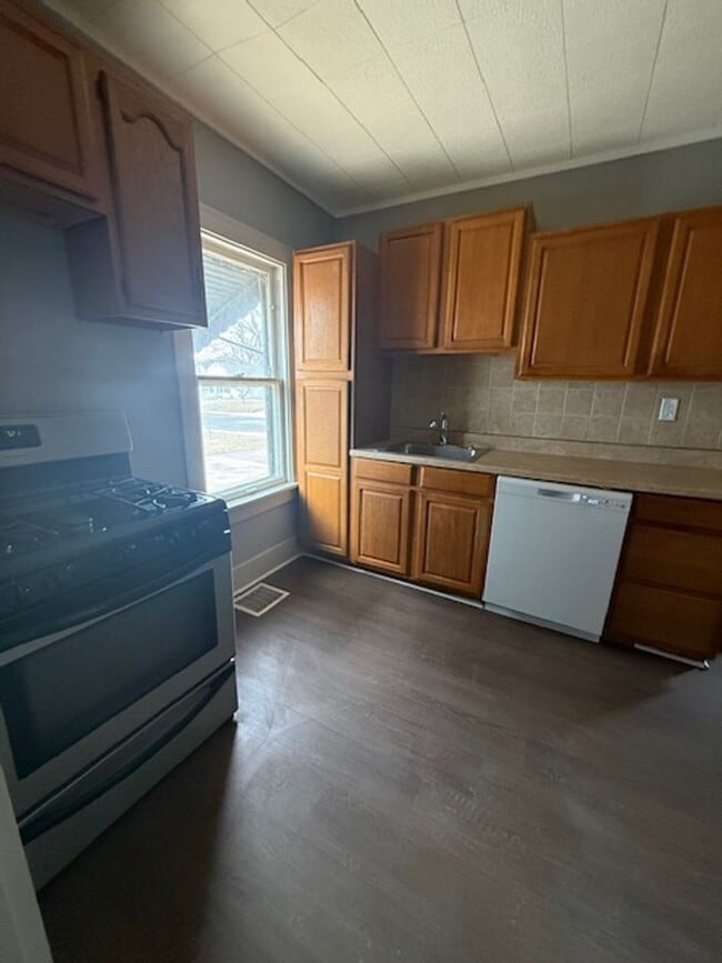 Building Photo - House for Rent - 1 bedroom / 1 bathroom