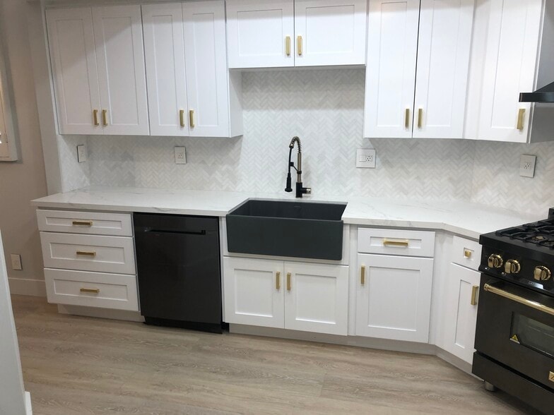 Newly renovated kitchen - 1412 N Crescent Heights Blvd