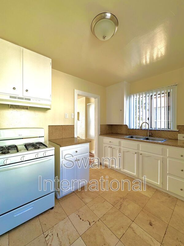 Building Photo - 119 E N St