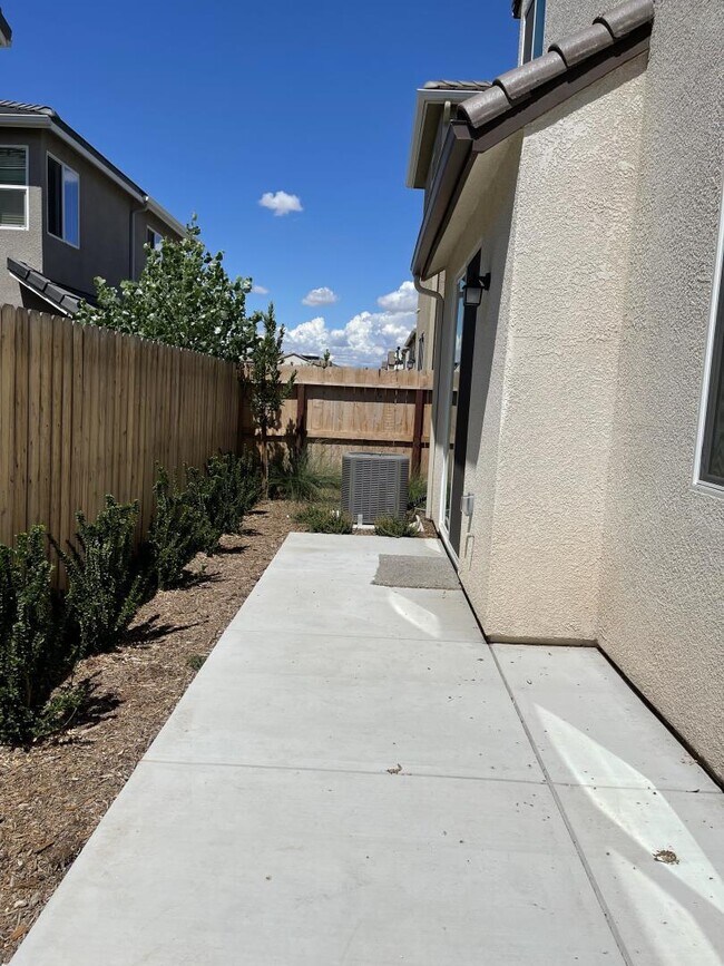 Building Photo - 2014 N Ralph Ln
