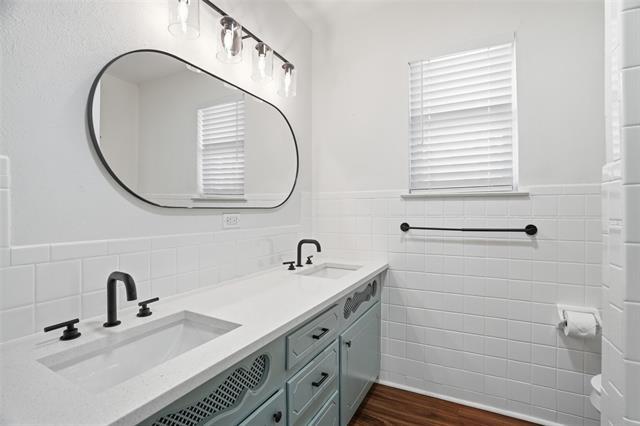 Building Photo - 8013 Carrick St