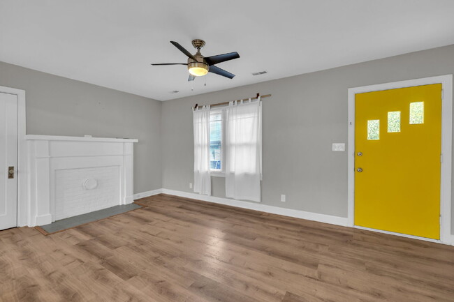 Building Photo - Charming Stuart Heights Home – Spacious, S...