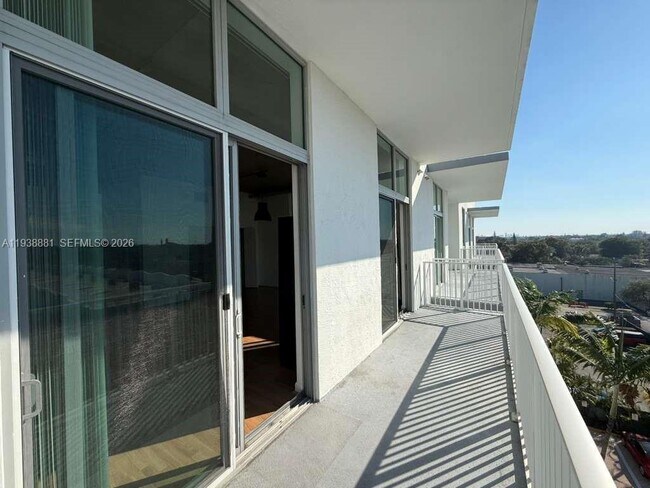 Building Photo - 2100 Van Buren St