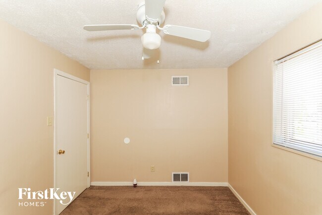 Building Photo - 1226 Wellsville Rd