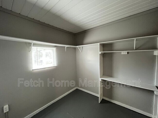 Building Photo - 23 S Custer Ave