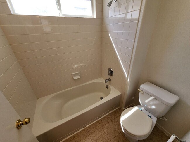 Building Photo - Stunning Five Bedroom home in Shadow Hills.