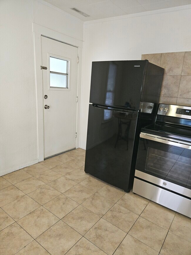 Building Photo - 1363 Tioga Ave.