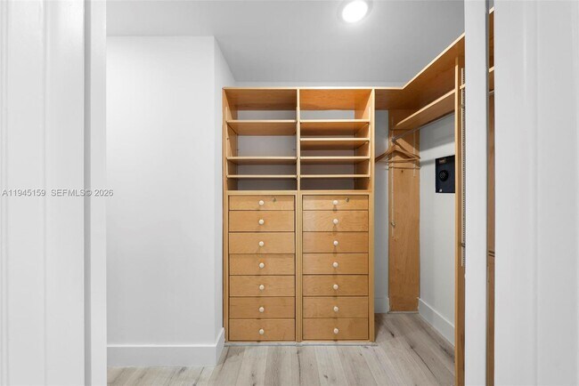 Building Photo - 789 Crandon Blvd