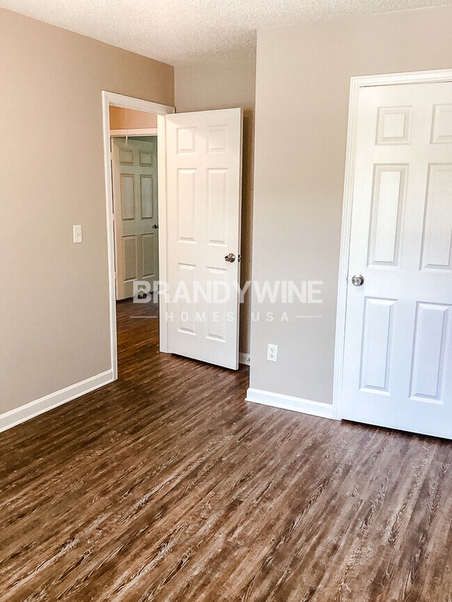 Building Photo - One month  FREE RENT!!!